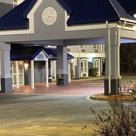 Baymont By Wyndham Sumter Hotell Exteriör bild