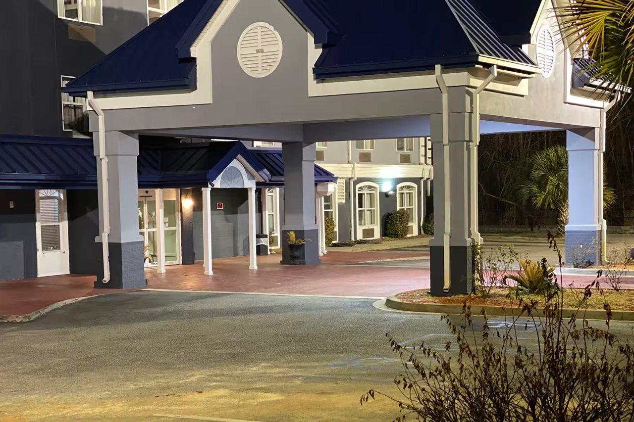 Baymont By Wyndham Sumter Hotell Exteriör bild