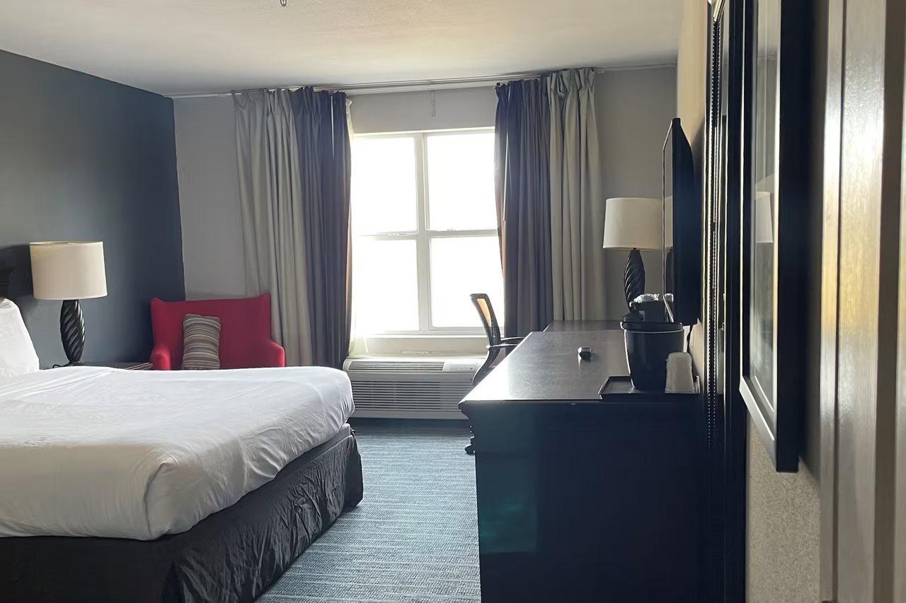 Baymont By Wyndham Sumter Hotell Exteriör bild