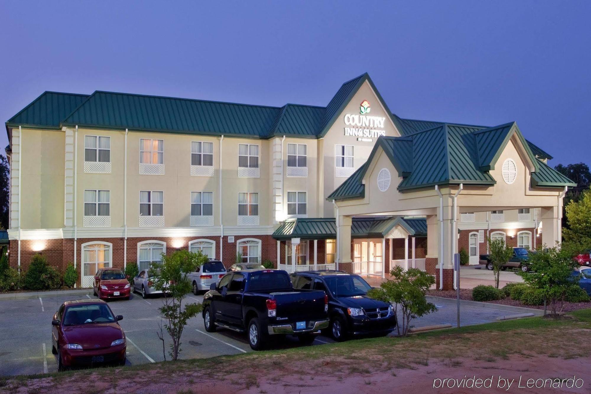Baymont By Wyndham Sumter Hotell Exteriör bild